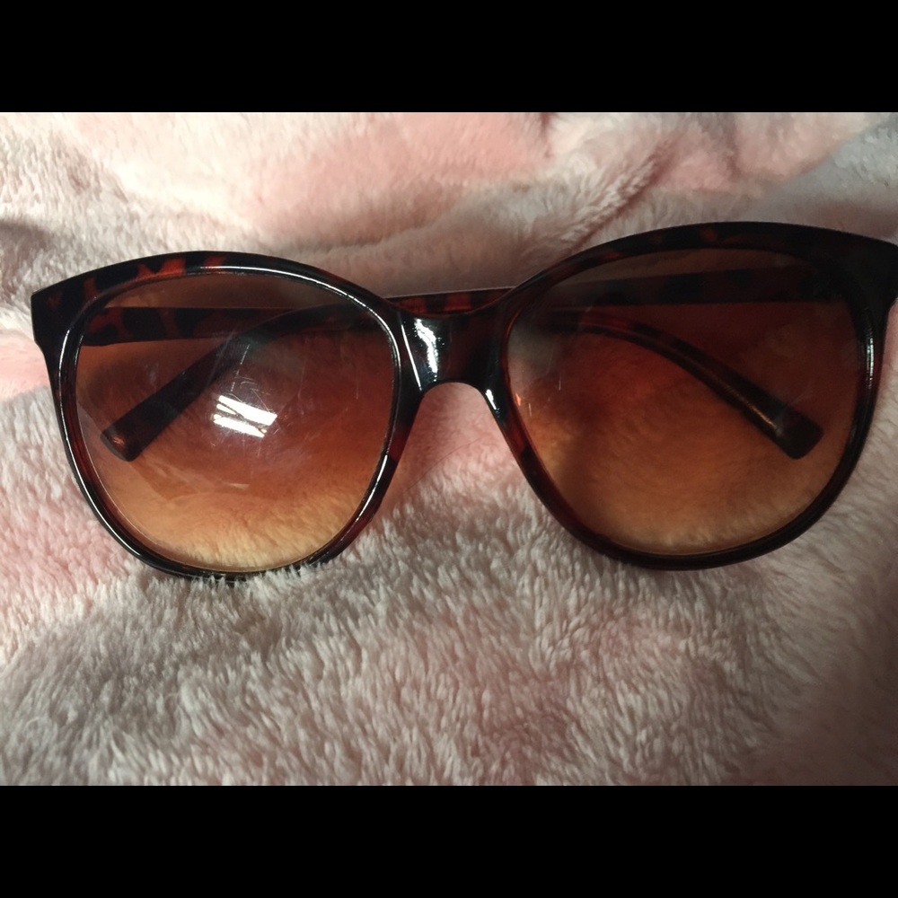 Vintage women’s sunglasses 1970’s